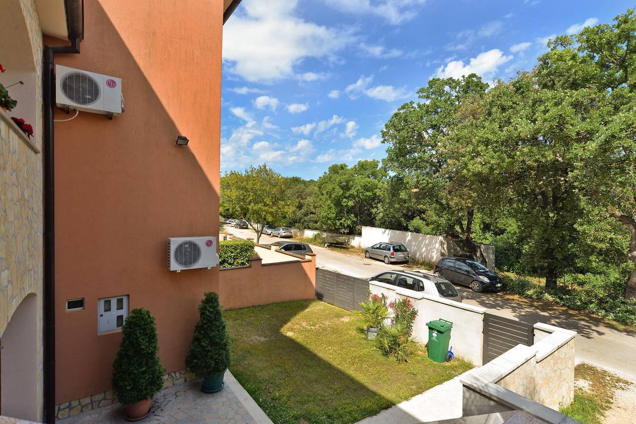 Apartment Puzar 295 Stinjan Exterior photo